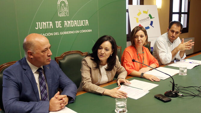 Antonio Ruiz, Rafaela Crespín y la alcaldesa de Córdoba, Isabel Ambrosio.