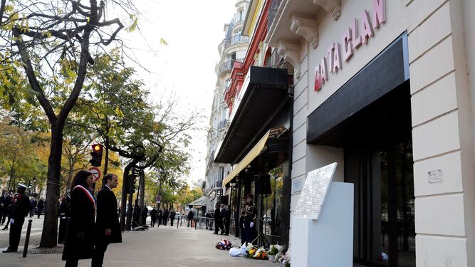 París recuerda a las 130 víctimas del 13-N