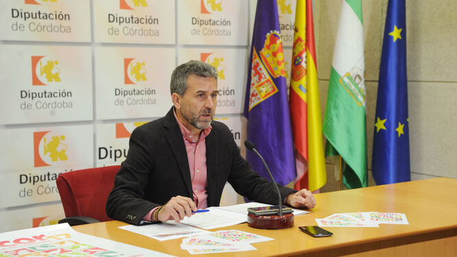 Francisco Ángel Sánchez, ayer durante la presentación de la muestra.