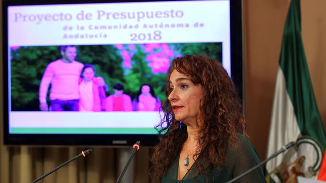 La titular andaluza de Hacienda, María Jesús Montero, cuando presentó el Presupuesto de 2018.