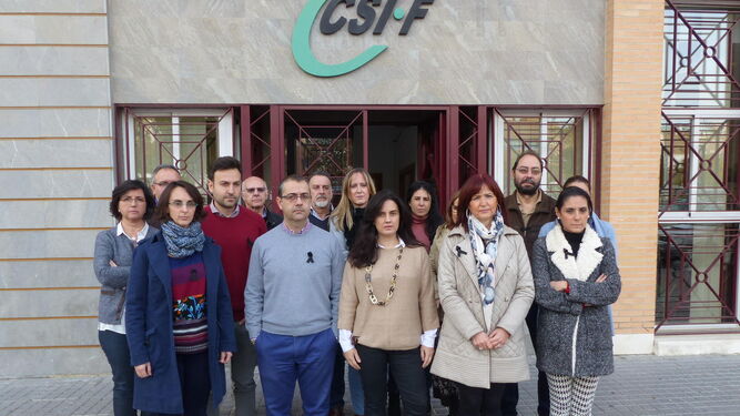 Minuto de silencio realizado por delegados y trabajadores de CSIF Córdoba por el fallecimiento de un profesor en Adamuz.
