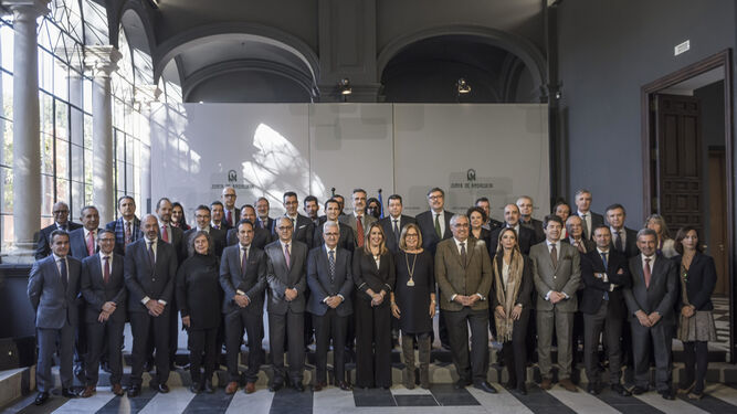 Fotografía de familia de la reunión del patronato de la Corporación Tecnológica de Andalucía (CTA).