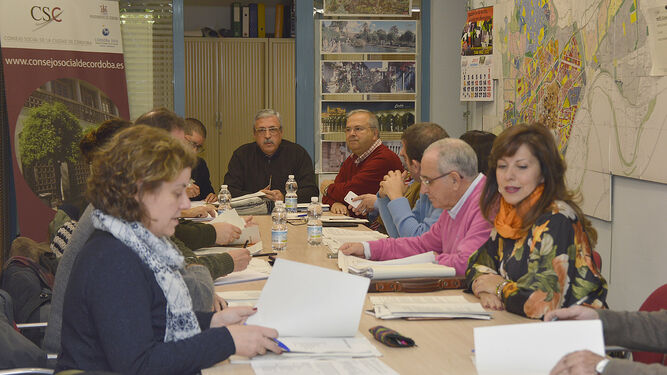 Alba Doblas y Mar Téllez, en primer término, en la reunión del miércoles de la comisión de memoria histórica.