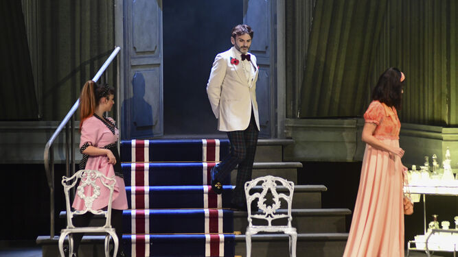 Fernando Tejero (centro), en una escena de 'La cantante calva', el pasado miércoles en el Gran Teatro.