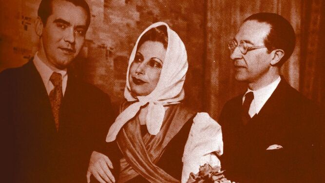 Lorca junto a la actriz Margarita Xirgú, siendo ya un dramaturgo famoso.