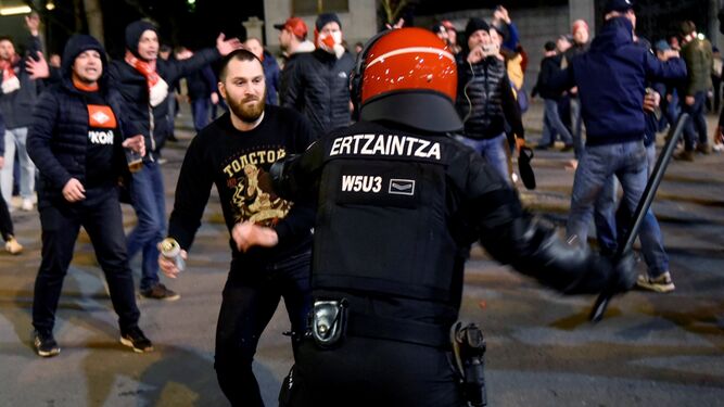 Las cargas policiales en la previa del Athletic de Bilbao-Spartak de Mosc&uacute;