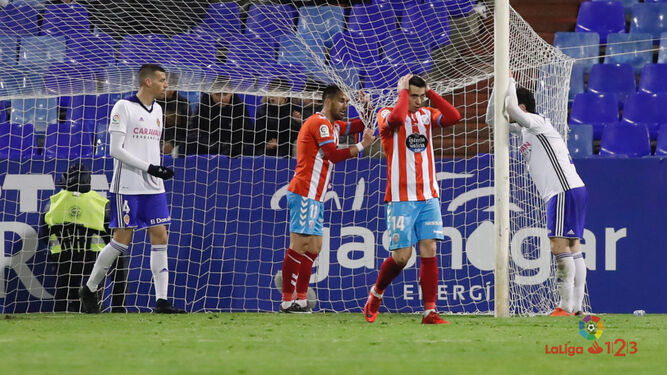 Jaime Romero se lleva las manos a la cabeza en un partido del Lugo.