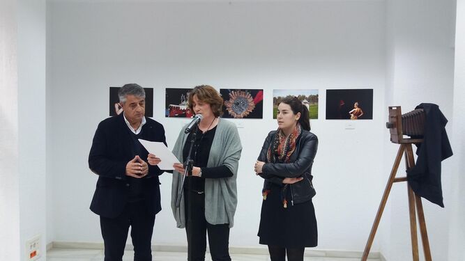 La artista presenta la muestra junto a Matías González y Carmen Luna.