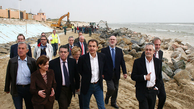 Los entonces presidentes Zapatero y Griñán también visitaron Matalascañas despúes de los temporales de 2009
