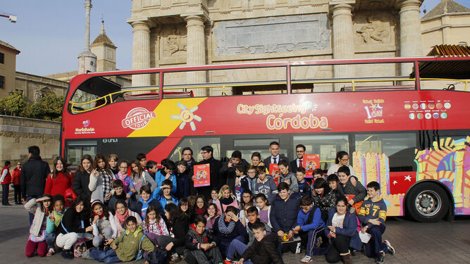 Los autobuses turísticos celebran su quinto aniversario con viajes a un euro