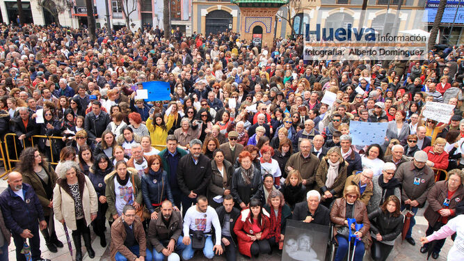 La multitudinaria manifestación en Huelva.