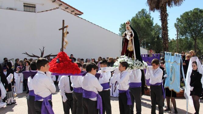 Vía Crucis celebrado ayer por los alumnos del colegio Presentación de Peñarroya-Pueblonuevo.
