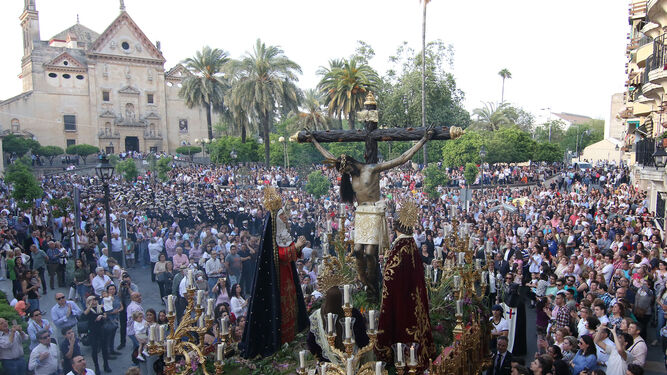 El Cristo de Agracia abandona el Alpargate durante la Semana Santa del año pasado.