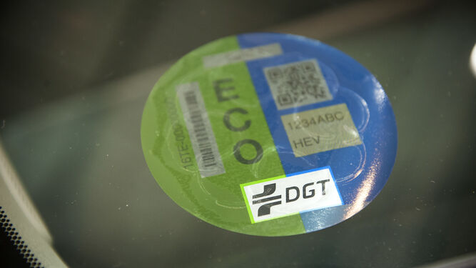 Las motos y ciclomotores también tendrán que llevar la etiqueta de la DGT.