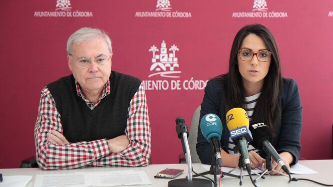 Emilio Aumente y Carmen González ayer, durante la rueda de prensa.