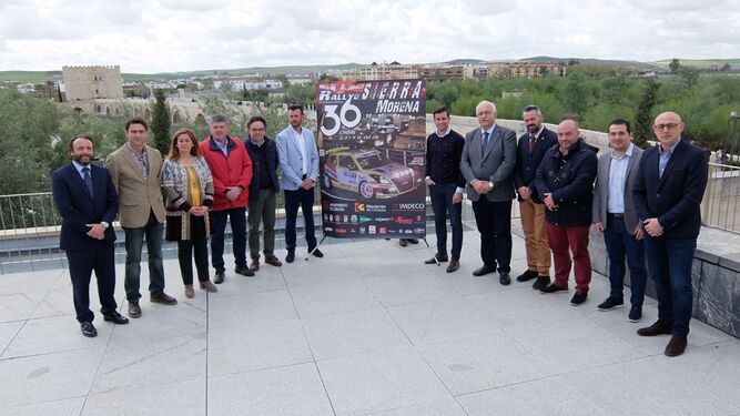 Organizadores y representantes institucionales en la presentación del XXXVI Rallye Sierra Morena.