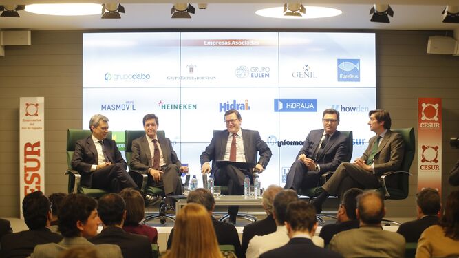 Nicolás Sierra (KPMG), Leopoldo Parias (Deloitte), Fernando Seco (Cesur), Luis Fernández Prieto (PwC) y Luis Rosales (EY).