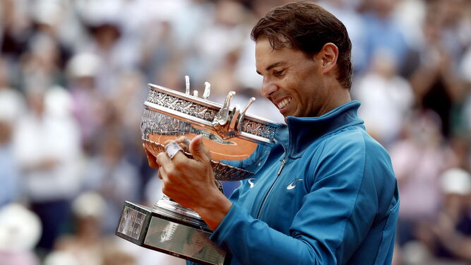 Nadal, sonriente, con su undécimo Roland Garros.