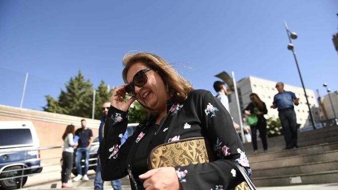 La exdirectora de la Alhambra María del Mar Villafranca llegando al Juzgado para declarar