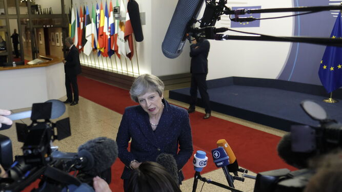Theresa May atiende a los medios de comunicación tras la cumbre del Consejo Europeo.