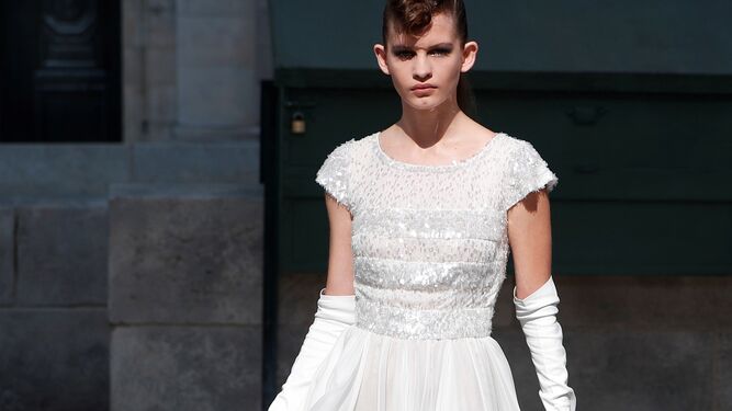 La alta costura de Chanel evoca el París literario
