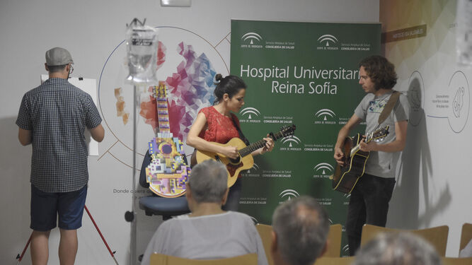 Gloria Ariza, Víctor González y Miguel Ángel Ruiz, durante el concierto.