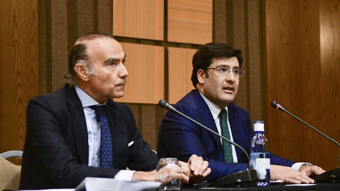 Luis Oliver y Jesús León, durante la rueda de prensa conjunta que dieron el pasado invierno, en pleno proceso de compraventa del Córdoba.