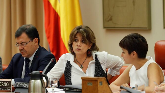 La ministra de Justicia, Dolores Delgado, durante su comparecencia ayer en la comisión del Congreso de los Diputados.