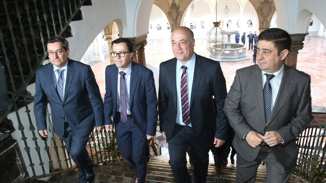 Antonio Ruiz junto a los presidentes de las diputación de Jaén, Granada y Badajoz.