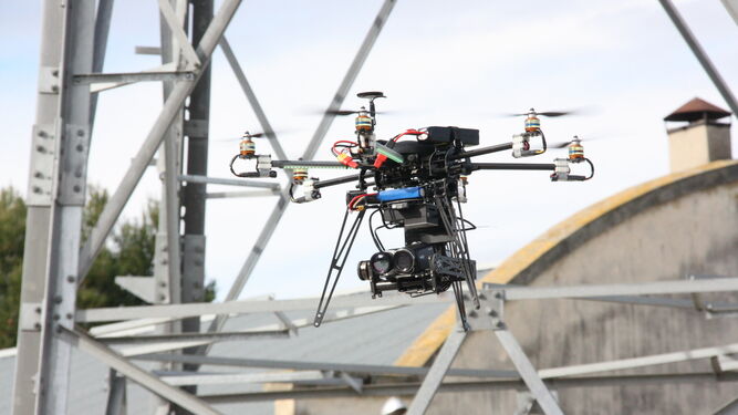 Uno de los drones que Endesa utiliza durante su plan de revisiones.