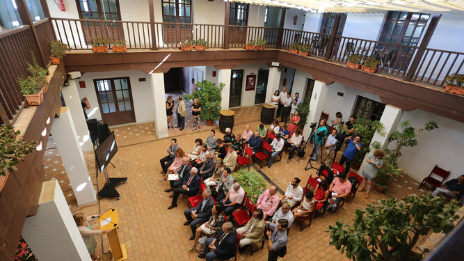 Presentación del proyecto del Museo en el patio del Zoco de Artesanía.