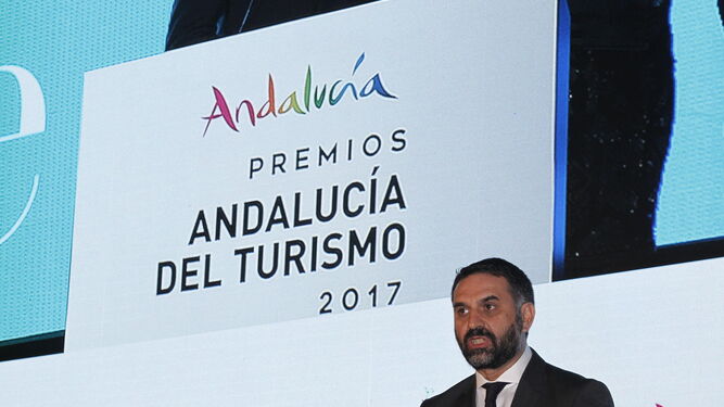 El consejero de Turismo, Javier Fernández, en los premios Andalucía Turismo de 2017.