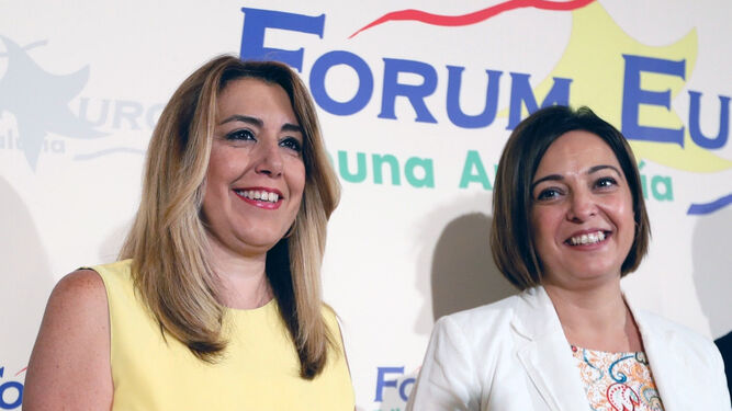 Susana Díaz e Isabel Ambrosio, en un foro en Sevilla a mediados de julio.