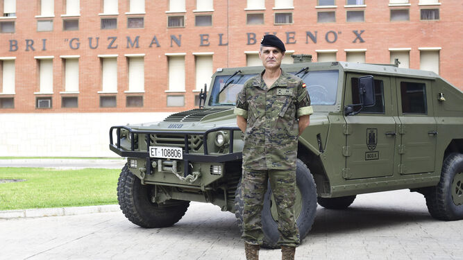 El general Aroldo Lázaro Sáenz posa en las instalaciones del cuartel general de la Brigada Guzmán El Bueno X.