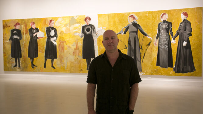 Miguel Gómez Losada, en el CAC Málaga, ante una de las obras de su exposición.