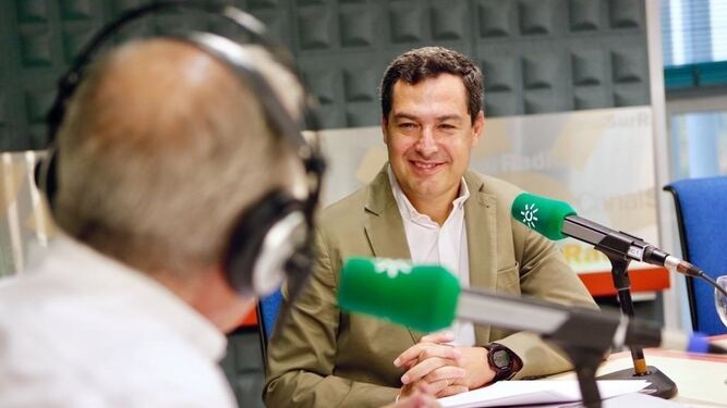 Juanma Moreno, presidente del PP-A, en una entrevista en Canal Sur Radio este lunes.