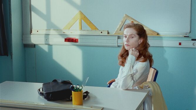 Isabelle Huppert es Madame Géquil y Madame Hyde.