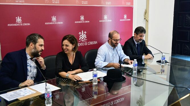 Antonio Agredano, Isabel Ambrosio, David Luque y Ángel Cañadilla, ayer en la presentación de Cosmopoética.