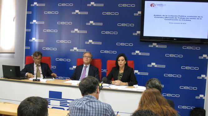 Francisco Carmona, Antonio Díaz y María Dolores Jiménez, ayer en la sede de CECO.