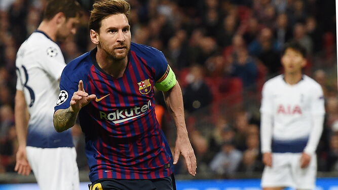 Messi celebra uno de sus dos goles al Tottenham en Wembley.