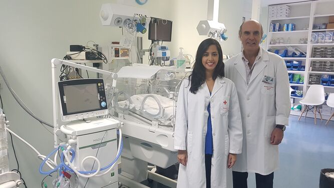 Corina Márquez, una de las coordinadoras del servicio de Pediatría y Manuel López Obispo, director médico del Hospital.