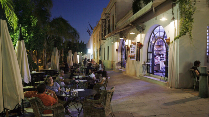 Algunos de los restaurantes que se encuentran en el Paseo de la Ribera.
