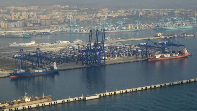 Una de las terminales del puerto de Algeciras.