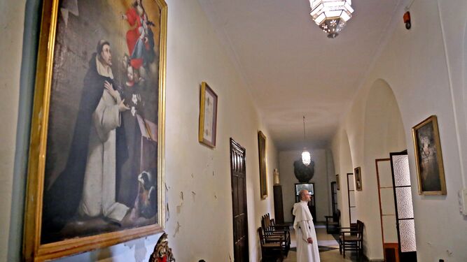 El equipo de la serie de Netflix también rodó en este pasillo del convento de Santo Domingo.