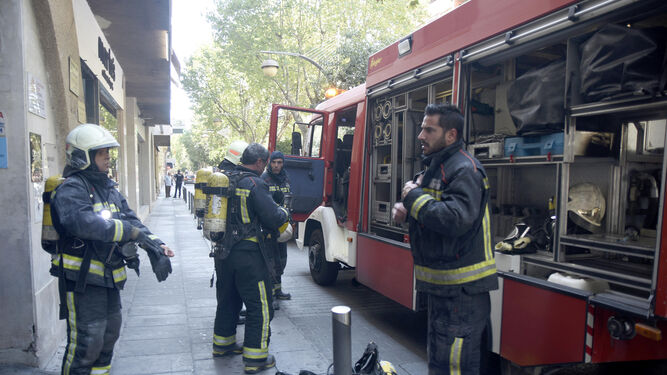 Bomberos de Córdoba en un incendio.