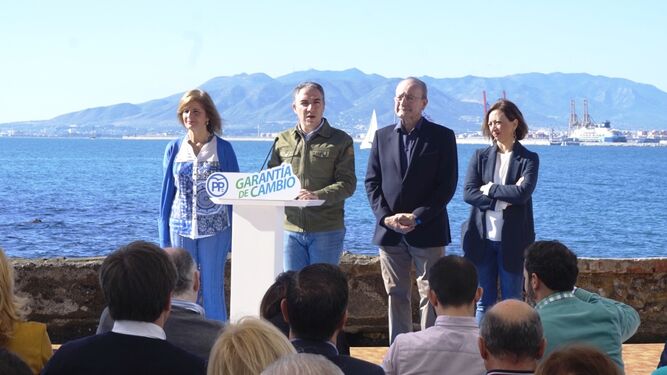 Bendodo, junto a De la Torre, Oña y Navarro, en la presentación del programa electoral.