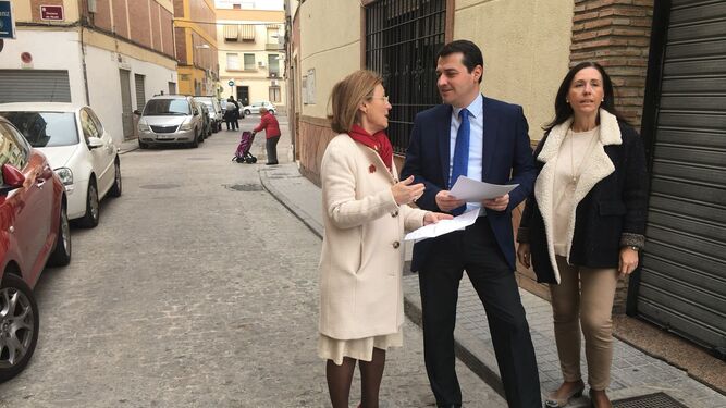 Los ediles del PP José María Bellido, Laura Ruiz y Carmen Sousa.