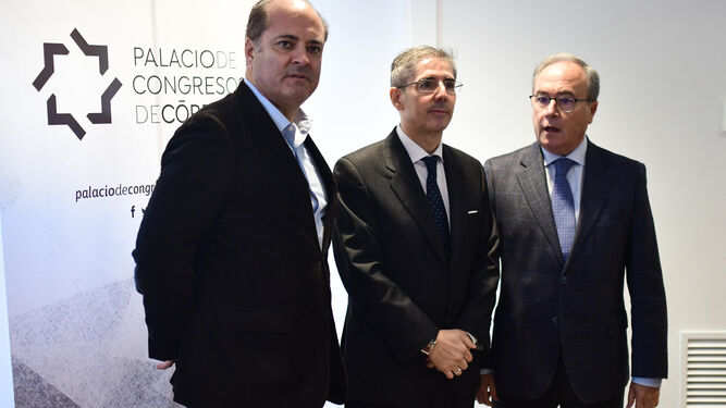 Carlos de Sebastián, Juan Salado y Antonio Díaz, ayer en el Palacio de Congresos.