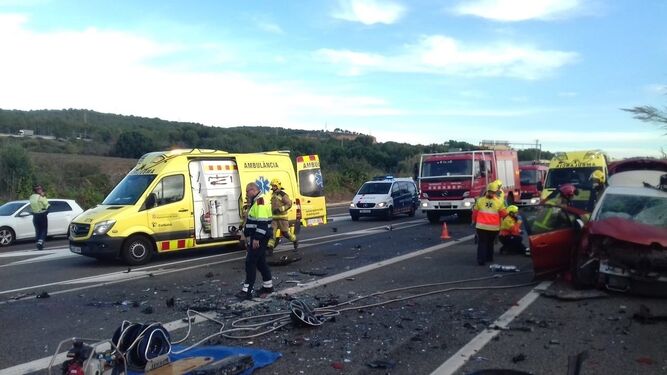 Un choque frontal en la N-340 en Tarragona ha dejado este jueves un muerto y un herido grave.