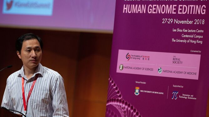 El chino He expone sus argumentos en una cumbre sobre el genoma en Hong Kong.